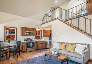 The Pearl Of Pend Oreille - 1 Bedroom and Loft 2 Bath Parkside Bungalow