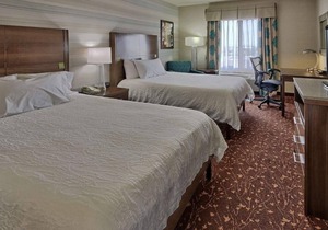 The Perfect Group Escape! 3 Roomy Units, FREE Parking, Near Albuquerque Sunport!