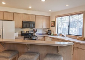 Tokatee! Double Master Suites in this Large Family Home Near Golf, River and Tra