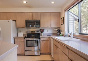 Tokatee! Double Master Suites in this Large Family Home Near Golf, River and Tra
