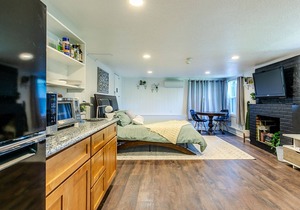 Tracktown Charmer- 1 Bedroom Studio
