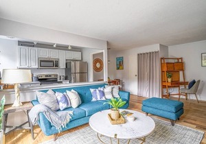 Tranquil 2BR downtown condo, Parking, King bed