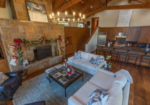Trinity: Granite Ridge Luxury! Hot tub, fireplace! Sleeps 8+