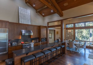 Trinity: Granite Ridge Luxury! Hot tub, fireplace! Sleeps 8+