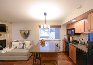 TRUE Ski-In/Ski-Out PARK CITY VACATION CONDO with MOUNTAIN VIEW!