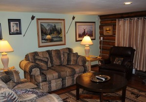 Two Bedroom Home, Sleeps Eight Just One Mile From Yellowstone's Main Entrance