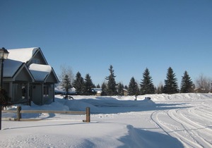 Unit 17 Spacious 3 Bed/3 Bath Condo on Golf Course with Hot tub/ Sauna/ Pool