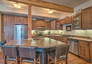 Updated Townhome w/ Hot Tub - Walk to Downtown!