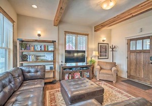 Updated Townhome with Hot Tub - Walk to Downtown!