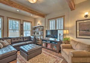 Updated Townhome with Hot Tub - Walk to Downtown!