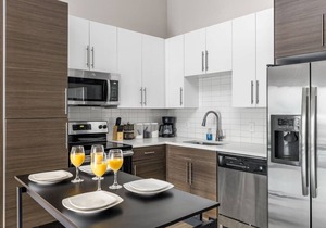 Upscale Downtown/ Midtown Apartment