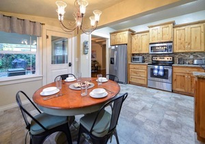 ViaLago Charming Mediterranean Villa with Sunny Courtyard in Downtown Coeur