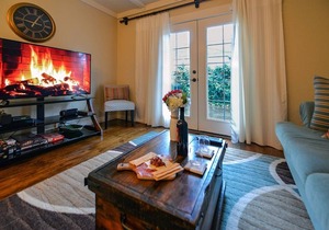 ViaLago Charming Mediterranean Villa with Sunny Courtyard in Downtown Coeur