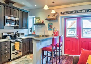 Walkable Studio Apartment in Downtown Livingston!