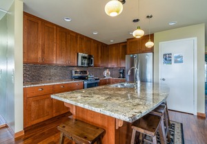 Wapato Point Halmalka Condo 512B Sleeps 8 by Outdoor Pool, Sandy Beach Amenities