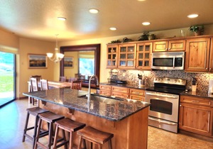 Wapato Point Halmalka Condo 502-B 2 Bed 2 Bath Sleeps 5-6, Close to Outdoor Pool