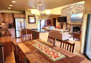 Wapato Point Halmalka Condo 502-B 2 Bed 2 Bath Sleeps 5-6, Close to Outdoor Pool