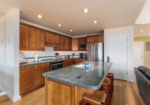 Wapato Point Halmalka Condo 514-B Close to Outdoor Pool, Sandy Beach Amenities