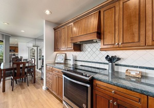 Wapato Point Halmalka Condo 514-B Close to Outdoor Pool, Sandy Beach Amenities