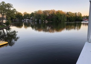 Waterfront Studio on Lake Schaffer, Walking distance to Indiana Beach