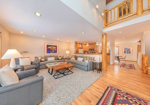 Wind River 3: Teton Village-Walk to Ski/Lift Sleeps 10- Pool/Hot Tub Access