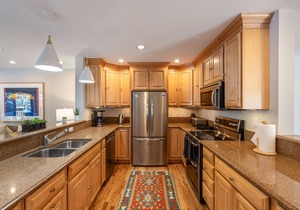 Wind River 3: Teton Village-Walk to Ski/Lift Sleeps 10- Pool/Hot Tub Access
