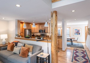 Wind River 3: Teton Village-Walk to Ski/Lift Sleeps 10- Pool/Hot Tub Access