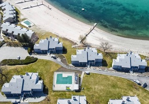 Yacinde E4 Poolside Condo with Loft, Sleeps 6