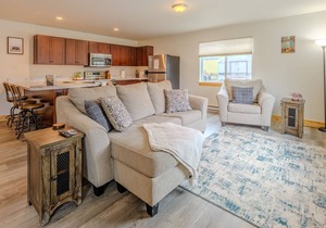 Yellowstone Retreat Rentals U1: two blocks from Yellowstone!