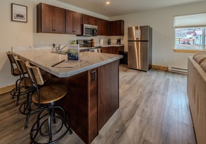 Yellowstone Retreat Rentals U4: two blocks from Yellowstone!
