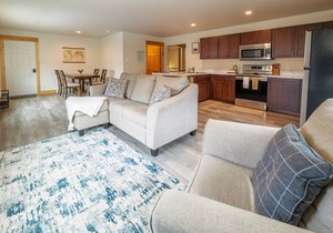 Yellowstone Retreat Rentals U4: two blocks from Yellowstone!