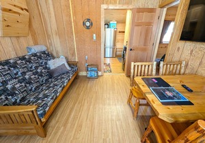 Yellowstone's Treasure Cabin #4, 2 bedrooms & 2 full bathrooms, few min drive to Yellowstone Park