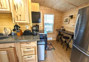 Yellowstone's Treasure Cabin #4, 2 bedrooms & 2 full bathrooms, few min drive to Yellowstone Park
