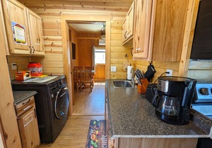 Yellowstone's Treasure Cabin #4, 2 bedrooms & 2 full bathrooms, few min drive to Yellowstone Park