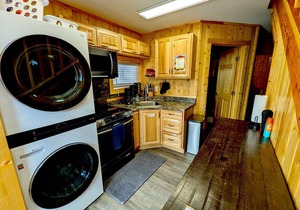 Yellowstone's Treasure Cabin #7, few min drive to Yellowstone's North Entrance