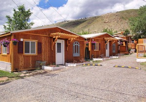 Yellowstone's Treasure Cabin #7, few min drive to Yellowstone's North Entrance