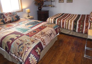 Yellowstone Two Bed Studio Just One Mile From Yellowstone's Main Entrance