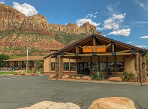 Bumbleberry Inn | Zion National Park South Entrance