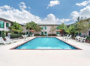 Ramada | Luling