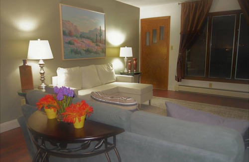 Grand Forks Apartment | 102 m² Apartment ∙ 2 bedrooms ∙ 5 guests