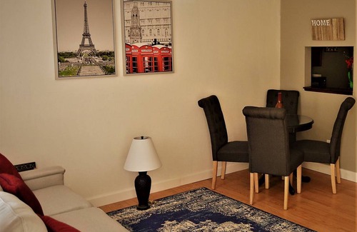 Grand Forks Apartment | 102 m² Apartment ∙ 2 bedrooms ∙ 5 guests