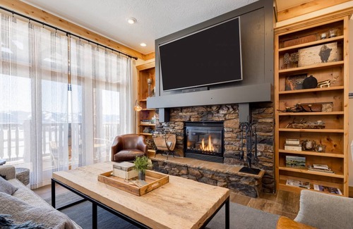 Victor Condo | 104 m² Condo ∙ 2 bedrooms ∙ 5 guests