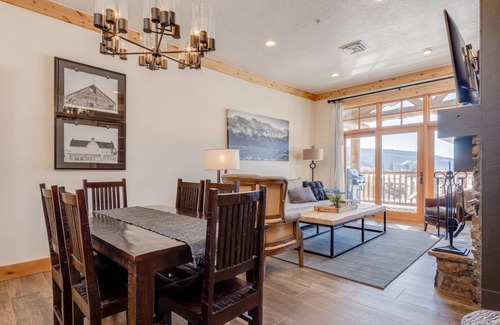Victor Condo | 104 m² Condo ∙ 2 bedrooms ∙ 5 guests