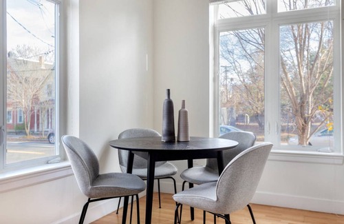Somerville Apartment | 107 m² Apartment ∙ 2 bedrooms ∙ 4 guests