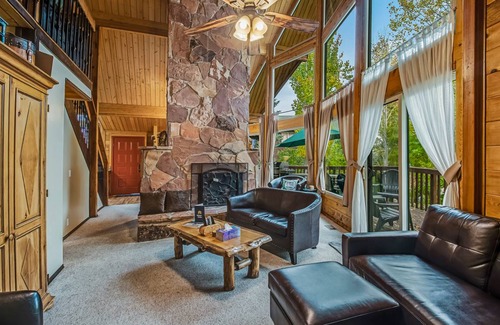 Harbor Village Cabin | 112 m² Cabin ∙ 3 bedrooms ∙ 10 guests
