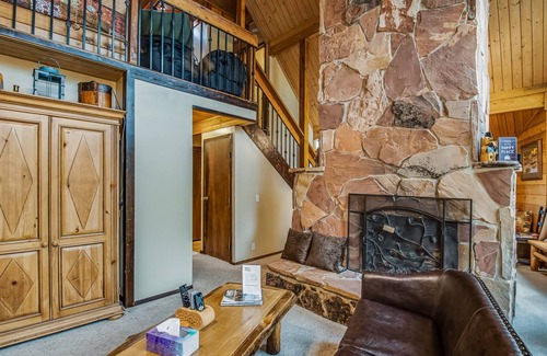 Harbor Village Cabin | 112 m² Cabin ∙ 3 bedrooms ∙ 10 guests