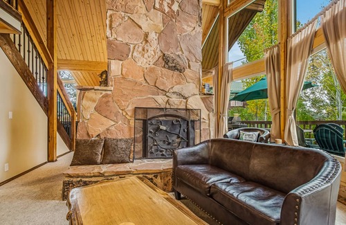 Harbor Village Cabin | 112 m² Cabin ∙ 3 bedrooms ∙ 10 guests