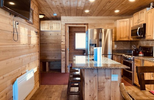Island Park House | 12 miles to Yellowstone, hot tub and fire pit - Grizzly Getaway