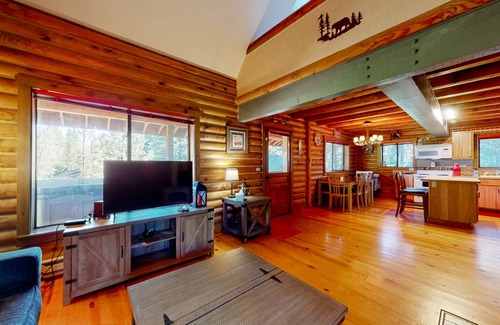New Meadows Cabin | 129 m² Cabin ∙ 2 bedrooms ∙ 6 guests