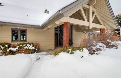 Big Sky Meadow Village Condo | 131 m² Condo ∙ 2 bedrooms ∙ 4 guests